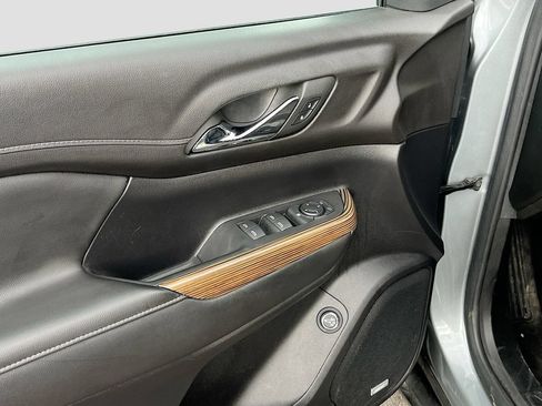 Used 2023 GMC Acadia SLE w/ Driver Convenience Package FWD image 18