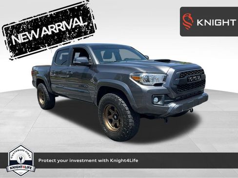 Used 2017 Toyota Tacoma TRD Sport AWD/4WD image 1