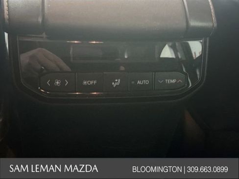 Used 2024 Toyota Highlander XLE FWD image 25
