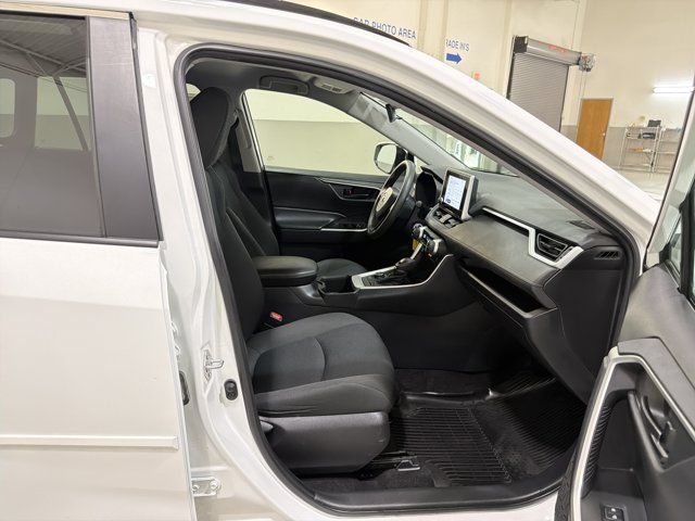 Used 2024 Toyota RAV4 LE AWD/4WD image 35