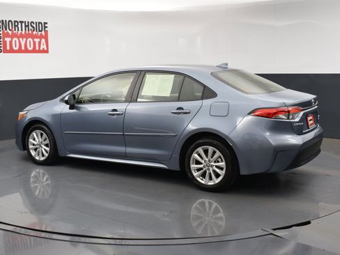 Used 2025 Toyota Corolla LE w/ LE Premium Package image 2