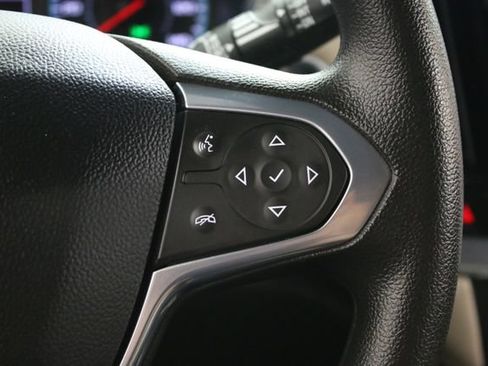 Used 2023 Chevrolet Traverse LS FWD image 15