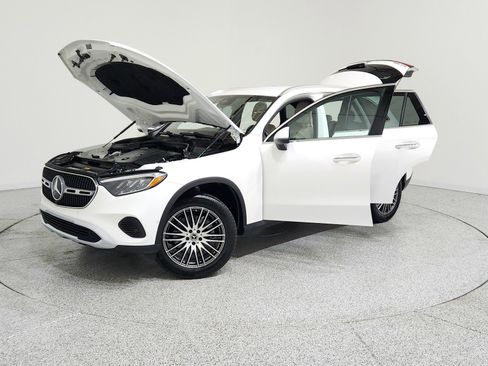 Certified 2025 Mercedes-Benz GLC 300 image 6