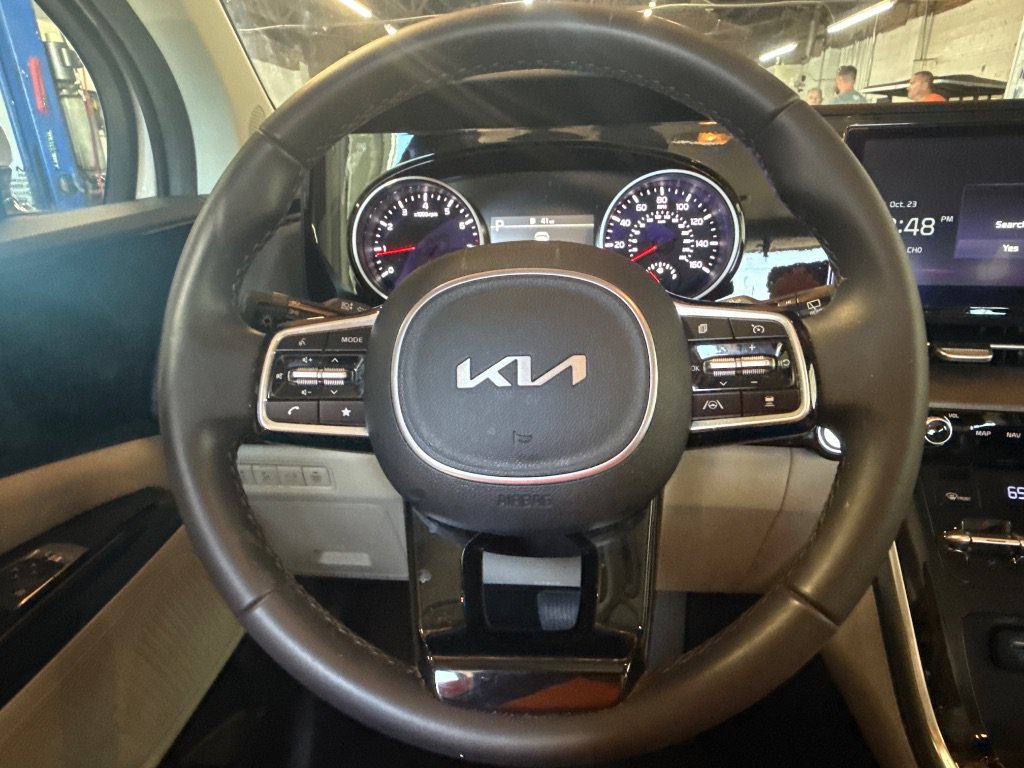 Used 2024 Kia Carnival EX FWD image 14