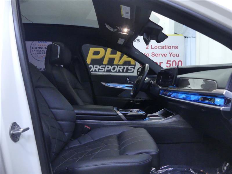 Used 2024 BMW i7 xDrive60 w/ Premium Package AWD/4WD image 6