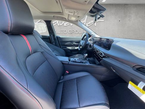 New 2026 Nissan Sentra SR w/ SR Premium Package FWD image 25