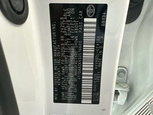 Used 2025 Toyota Camry SE w/ Convenience Package FWD image 29