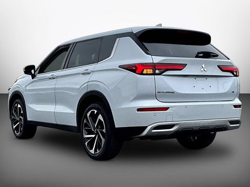 Used 2023 Mitsubishi Outlander SE AWD/4WD image 4