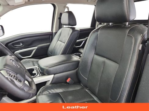 Used 2019 Nissan Titan SL image 11