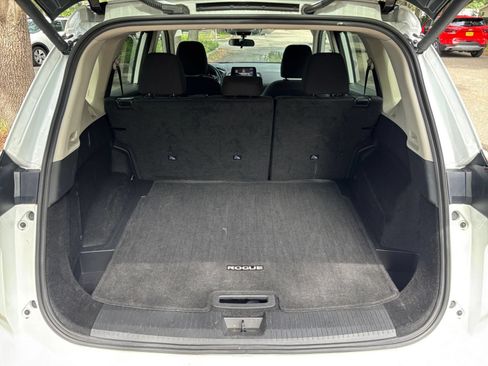 Used 2025 Nissan Rogue SV FWD image 32