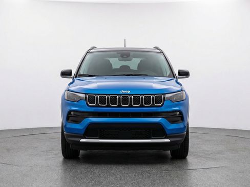 Used 2025 Jeep Compass Limited image 2