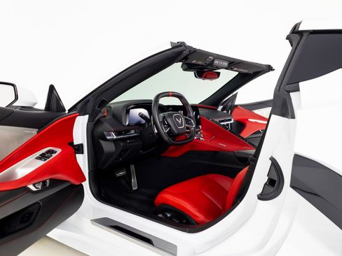 Used 2021 Chevrolet Corvette Stingray Preferred Cpe w/ Engine Appearance Package image 15