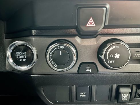 Used 2020 Toyota Tacoma TRD Off-Road image 36