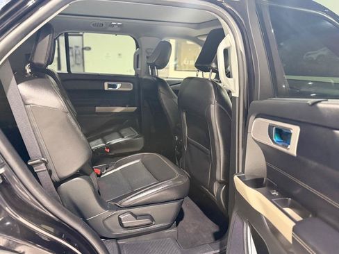 Used 2021 Ford Explorer Limited w/ Equipment Group 301A AWD/4WD image 13