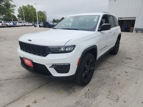 New 2025 Jeep Grand Cherokee Limited w/ Black Appearance Package image 21