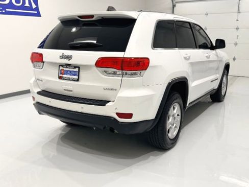 Used 2017 Jeep Grand Cherokee Laredo AWD/4WD image 11