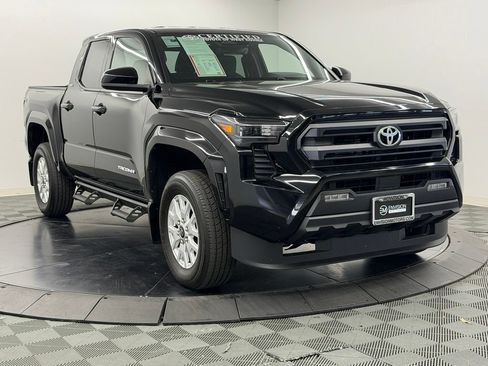 Used 2026 Toyota Tacoma SR5 AWD/4WD image 8