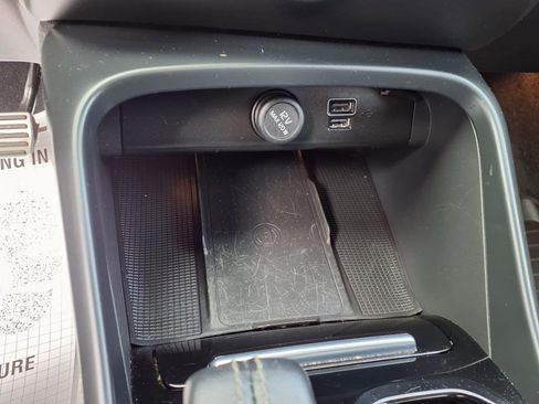 Used 2022 Volvo XC40 T5 R-Design w/ Advanced Package image 17