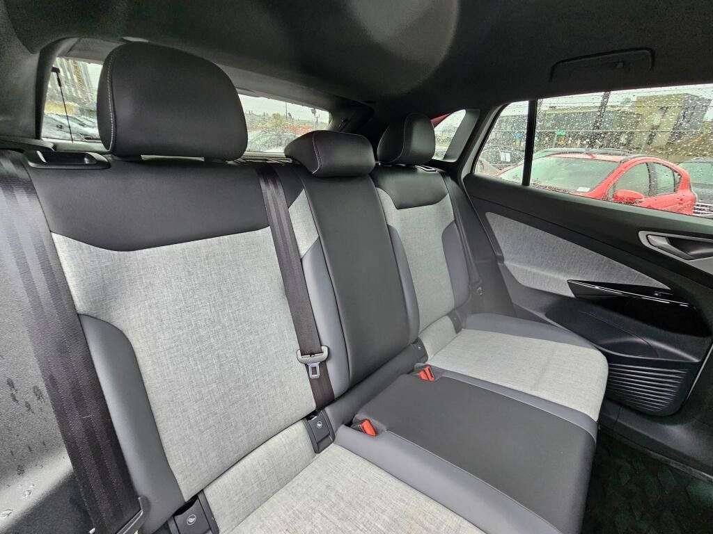 Used 2023 Volkswagen ID.4 Pro RWD image 13