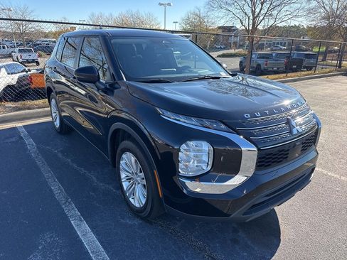 Used 2024 Mitsubishi Outlander ES image 2