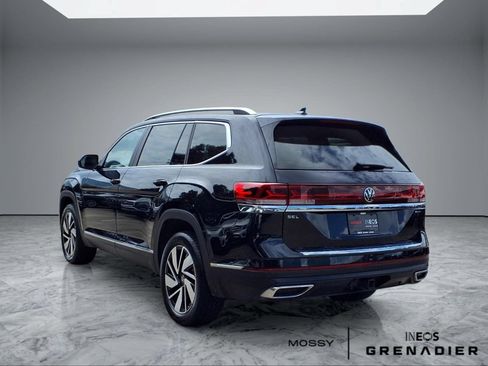 Used 2024 Volkswagen Atlas SEL AWD/4WD image 2