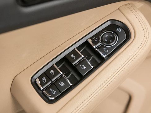 Certified 2024 Porsche Macan AWD/4WD image 24