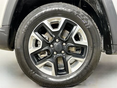 Used 2018 Jeep Compass Trailhawk image 33