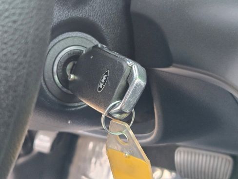 Used 2022 Kia Sportage LX image 32