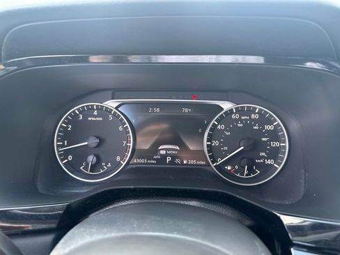 Used 2025 Nissan Pathfinder SL AWD/4WD image 14