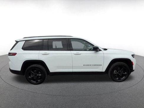 Used 2023 Jeep Grand Cherokee L Laredo image 16