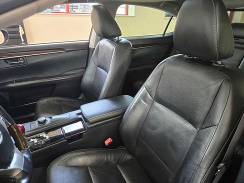 Used 2013 Lexus ES 350 w/ Luxury Pkg FWD image 25