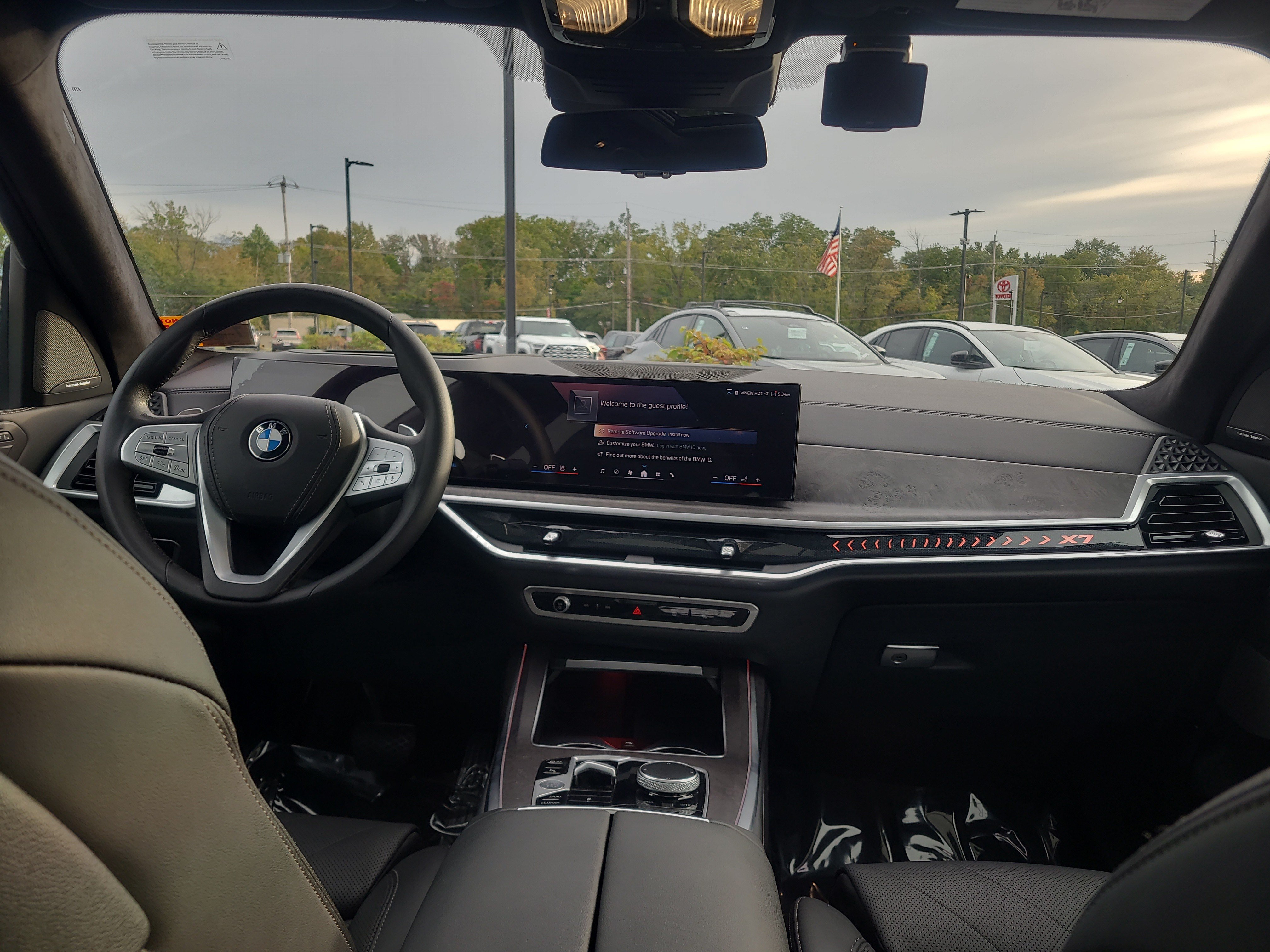 Used 2024 BMW X7 xDrive40i w/ Premium Package AWD/4WD image 18
