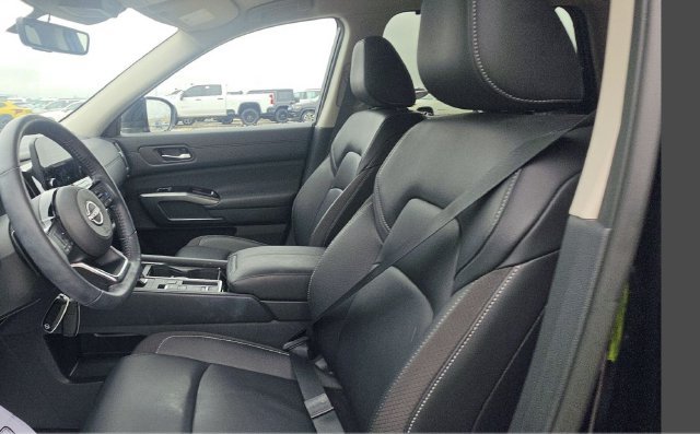 Used 2025 Nissan Pathfinder SL w/ Cargo Package FWD image 3