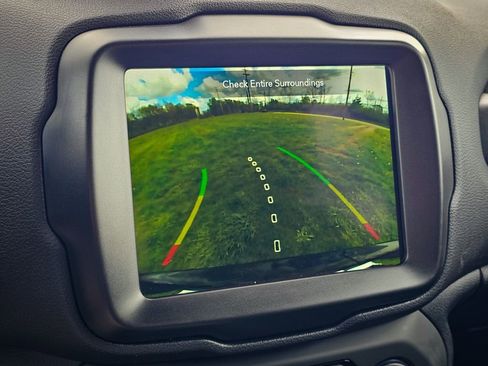Certified 2022 Jeep Renegade Altitude w/ Convenience Group AWD/4WD image 25