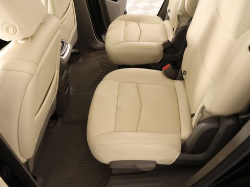 Used 2022 Cadillac XT6 Premium Luxury w/ LPO, Floor Liner Package AWD/4WD image 13