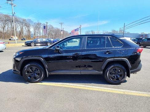 Used 2022 Toyota RAV4 LE image 4