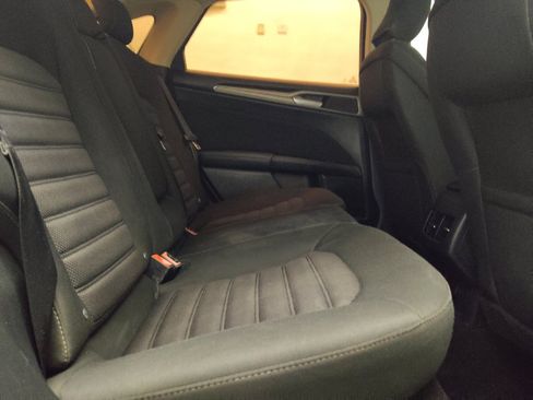 Used 2017 Ford Fusion SE FWD image 19