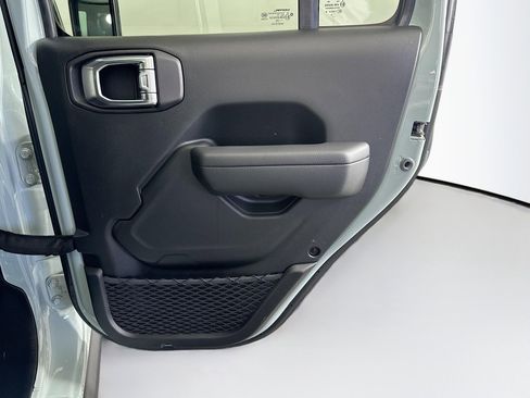 Used 2023 Jeep Wrangler Unlimited AWD/4WD image 28