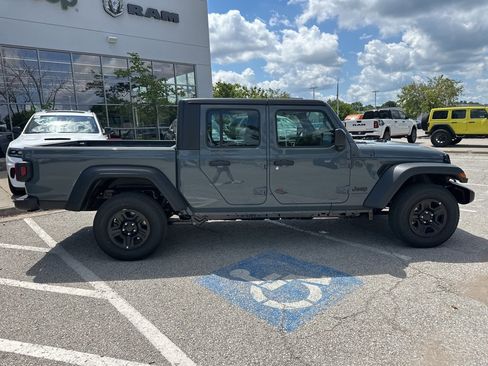 New 2025 Jeep Gladiator Sport image 36