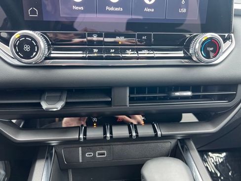 Certified 2024 GMC Canyon Elevation image 15