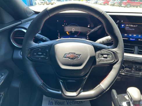 Used 2025 Chevrolet Trax RS w/ Driver Confidence Package FWD image 9