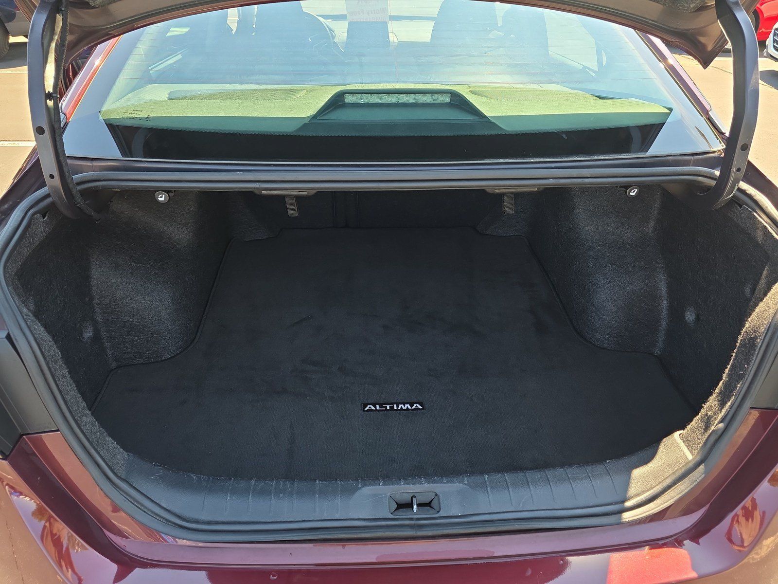 Used 2024 Nissan Altima 2.5 SV FWD image 8