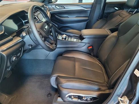 New 2023 Jeep Grand Cherokee Overland w/ Advanced Protech Group III image 9