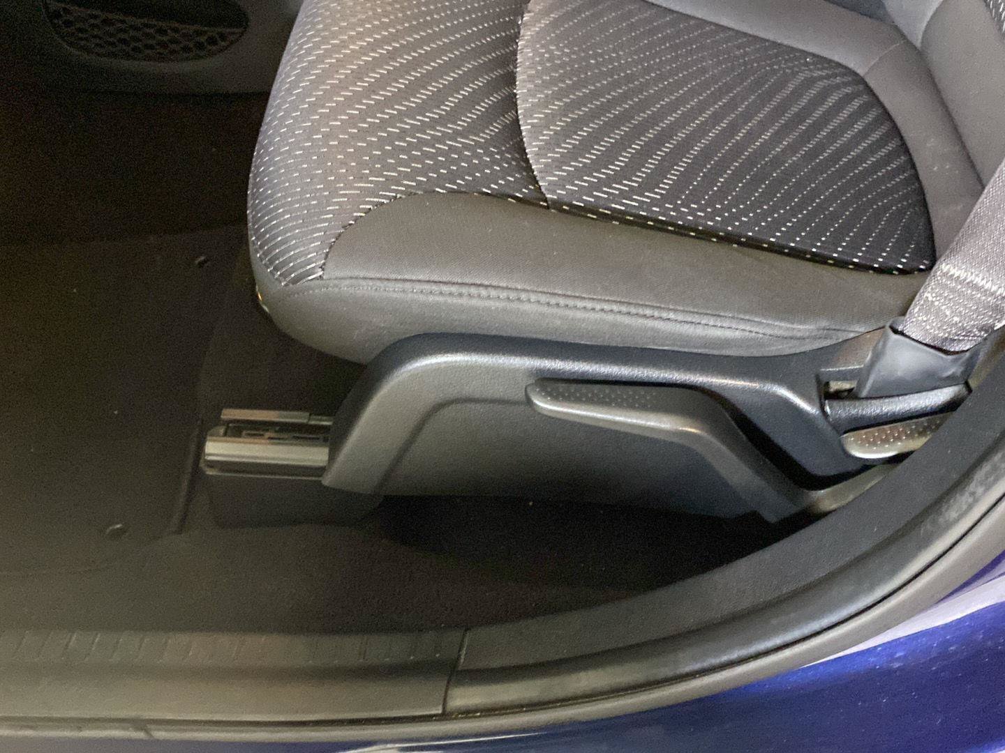 Used 2018 Dodge Journey SE w/ Connectivity Group FWD image 11