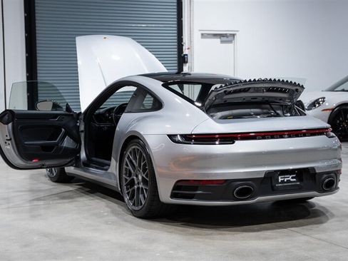 Used 2024 Porsche 911 Carrera T RWD image 35