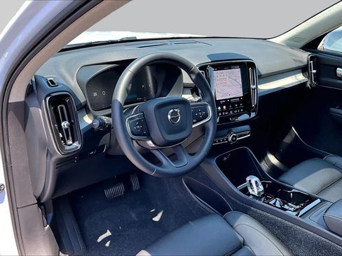 Used 2024 Volvo XC40 B5 Plus AWD/4WD image 17