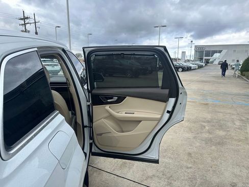 Used 2017 Audi Q7 3.0T Premium Plus w/ Premium Plus Package image 24