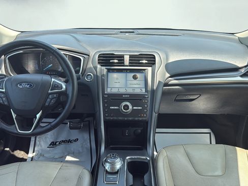 Used 2018 Ford Fusion Titanium FWD image 17