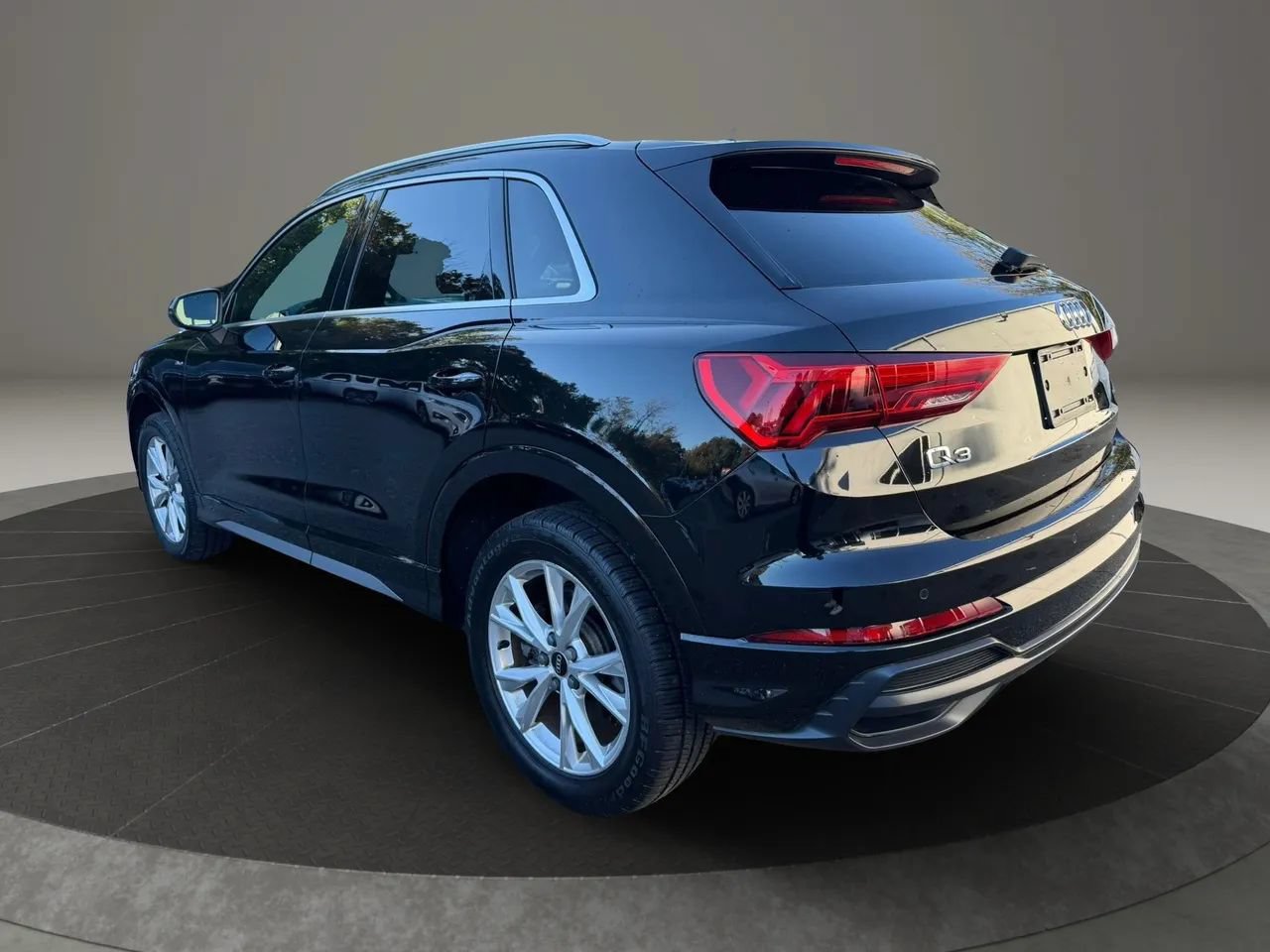 Used 2022 Audi Q3 2.0T Premium Plus AWD/4WD image 4