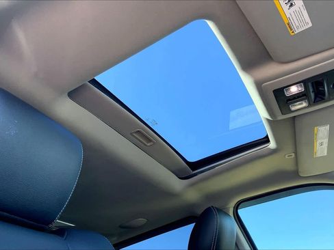 Used 2018 RAM 1500 Laramie w/ Convenience Group image 14